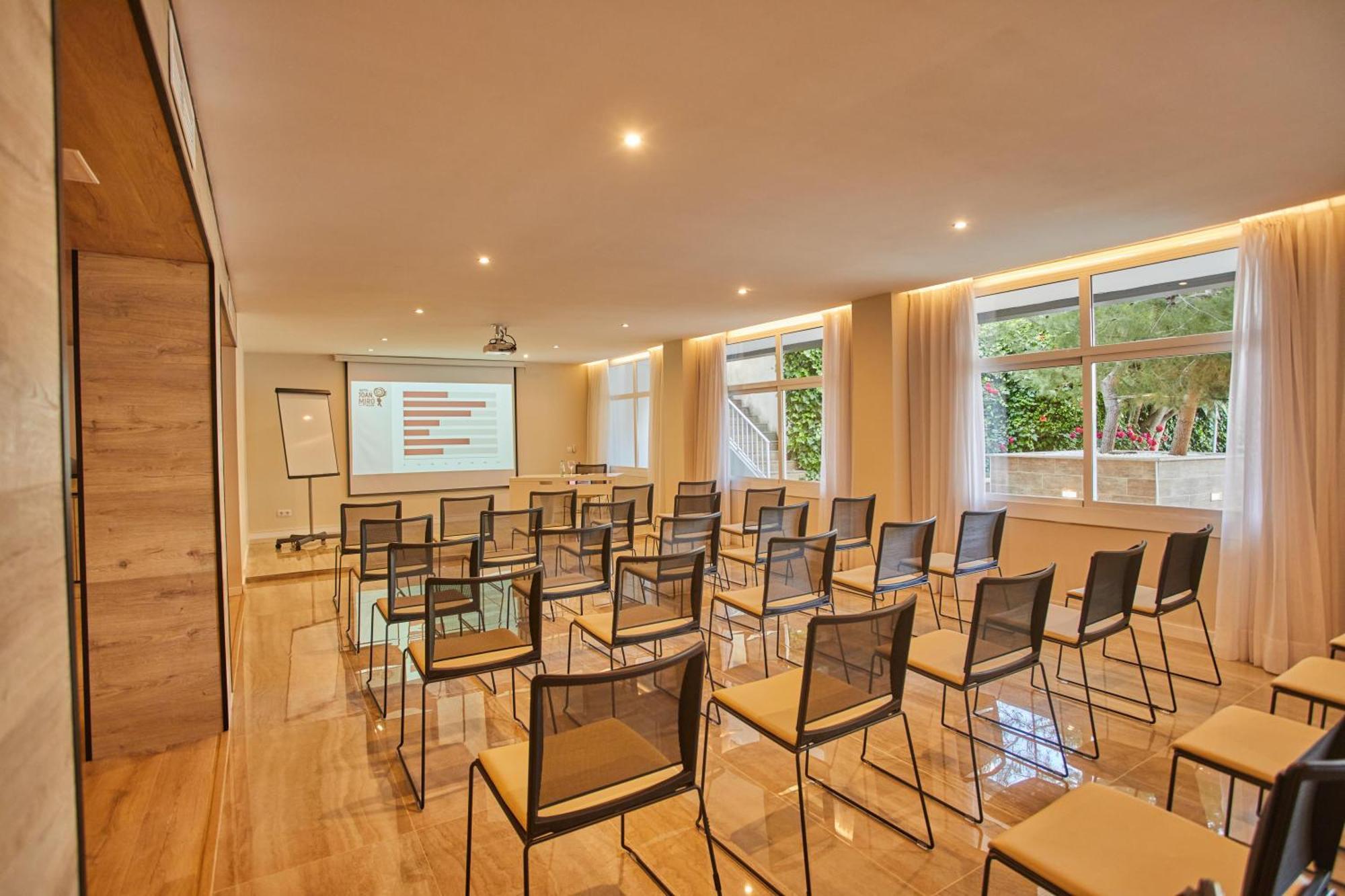 Hotel Joan Miro Museum Palma de Mallorca Bagian luar foto The meeting room of the hotel