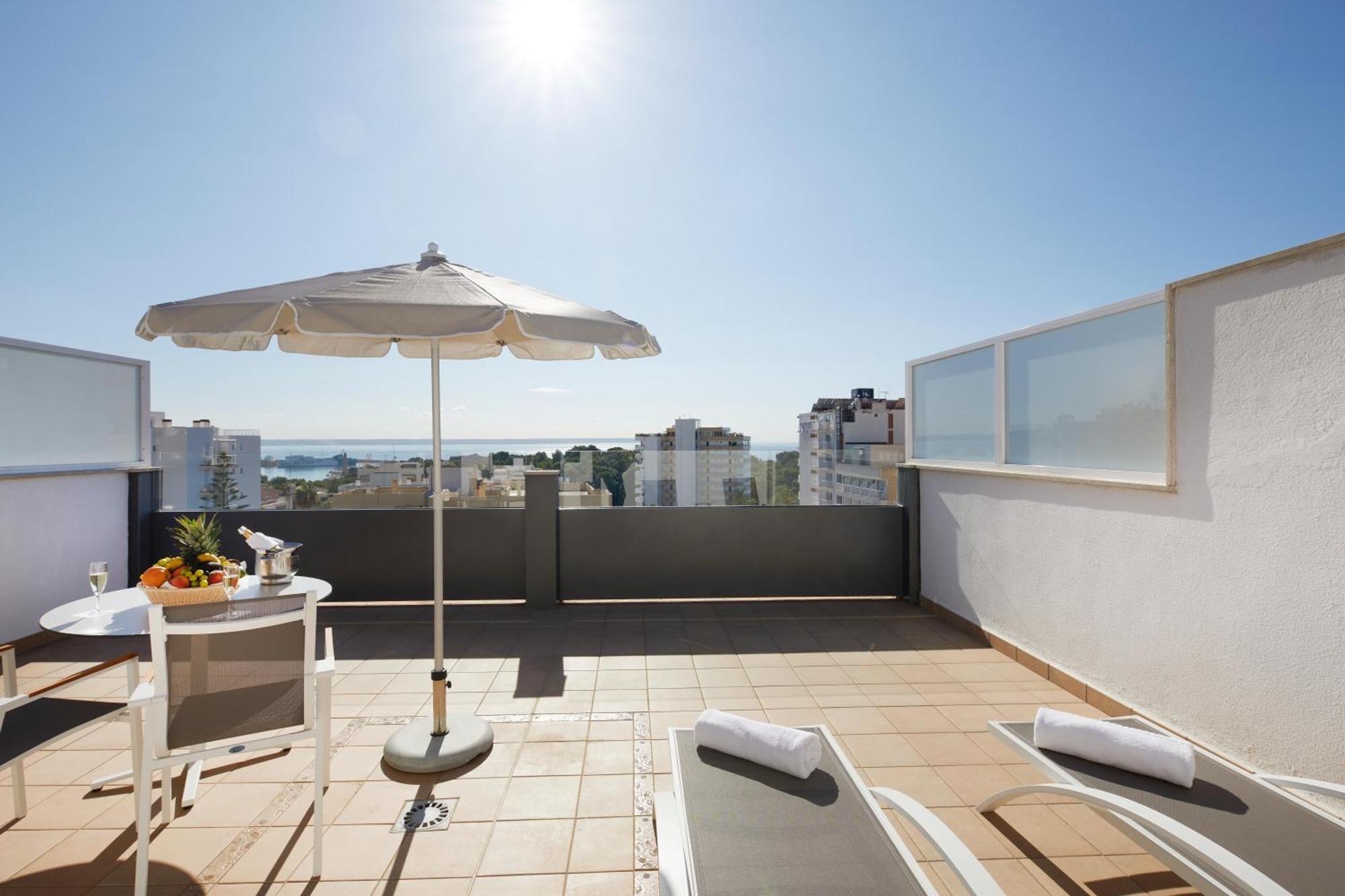 Hotel Joan Miro Museum Palma de Mallorca Bagian luar foto A balcony of a room at the hotel