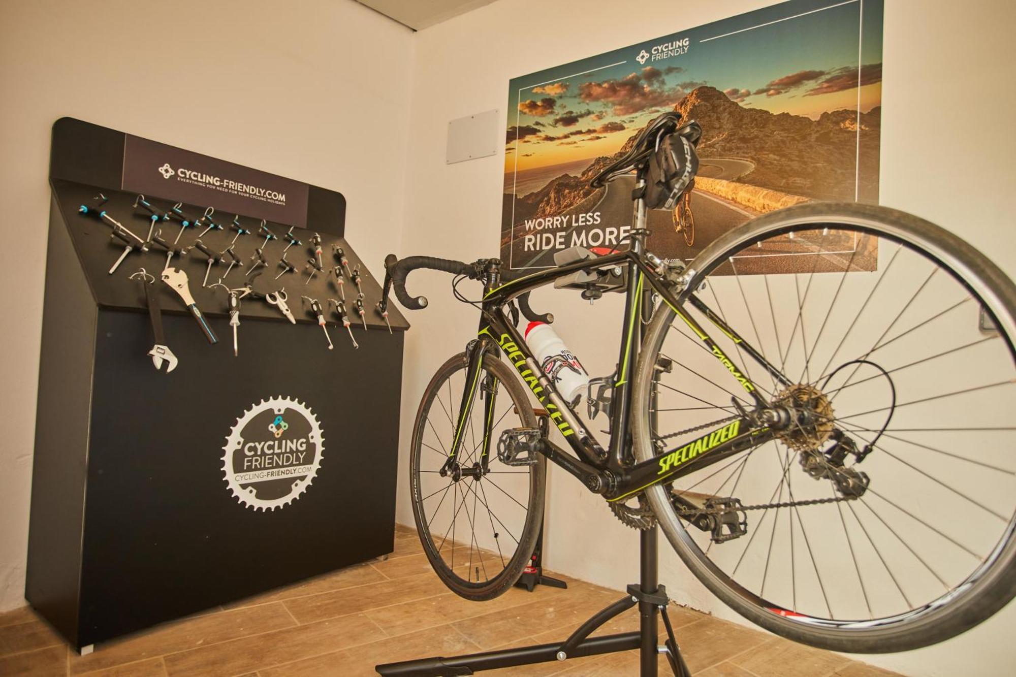 Hotel Joan Miro Museum Palma de Mallorca Bagian luar foto Bicycle