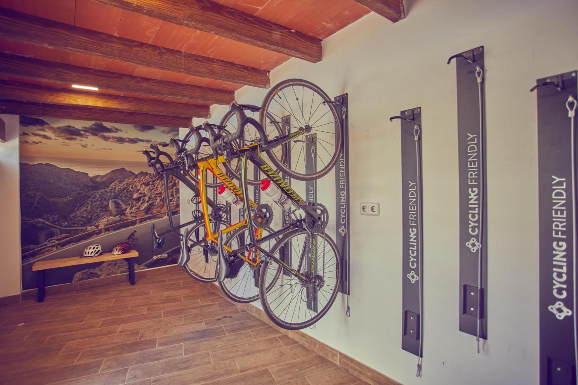 Hotel Joan Miro Museum Palma de Mallorca Bagian luar foto Bicycle friendly
