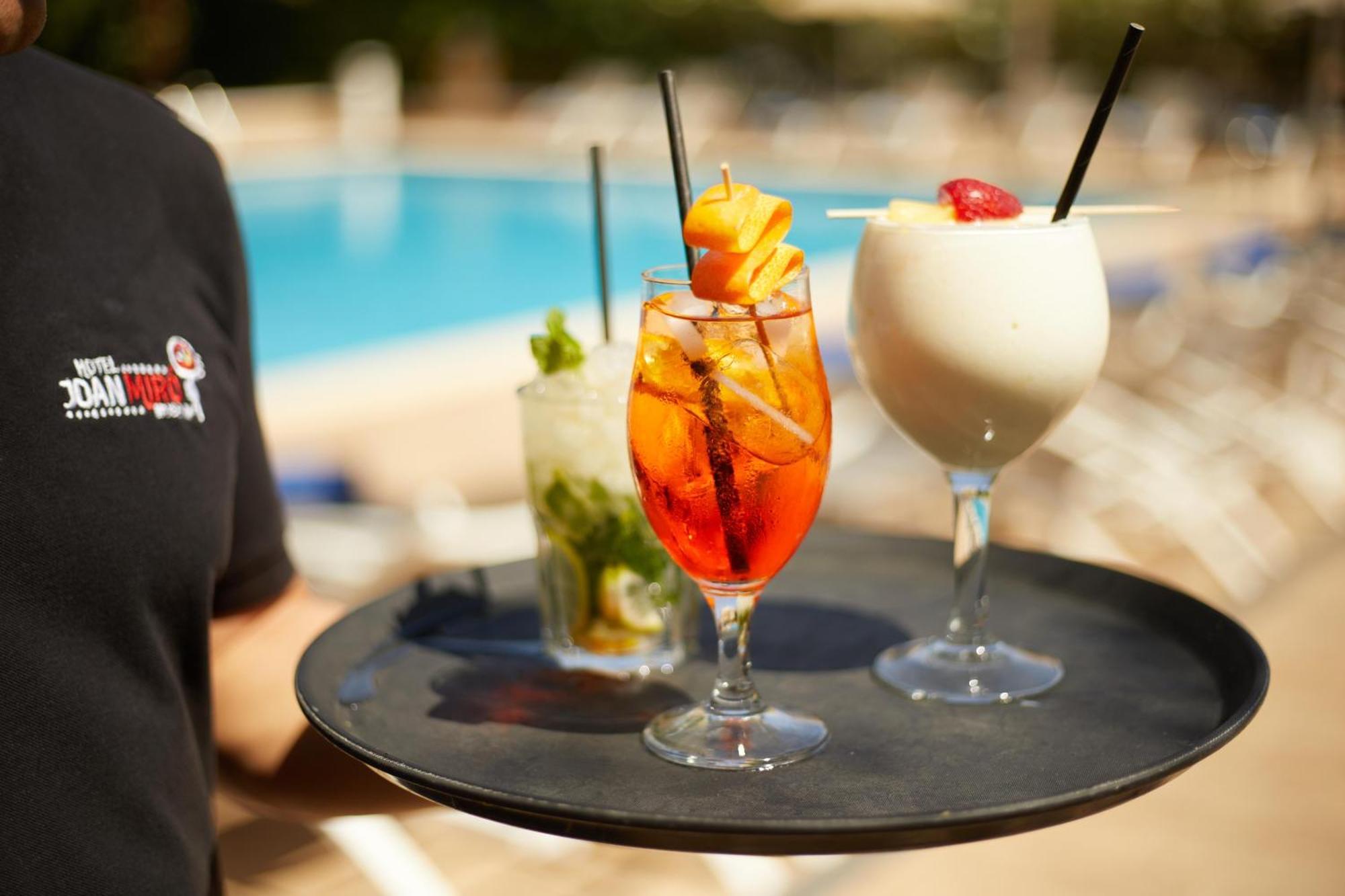 Hotel Joan Miro Museum Palma de Mallorca Bagian luar foto Cocktail service at a hotel